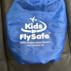 Kid safe harness for airplane